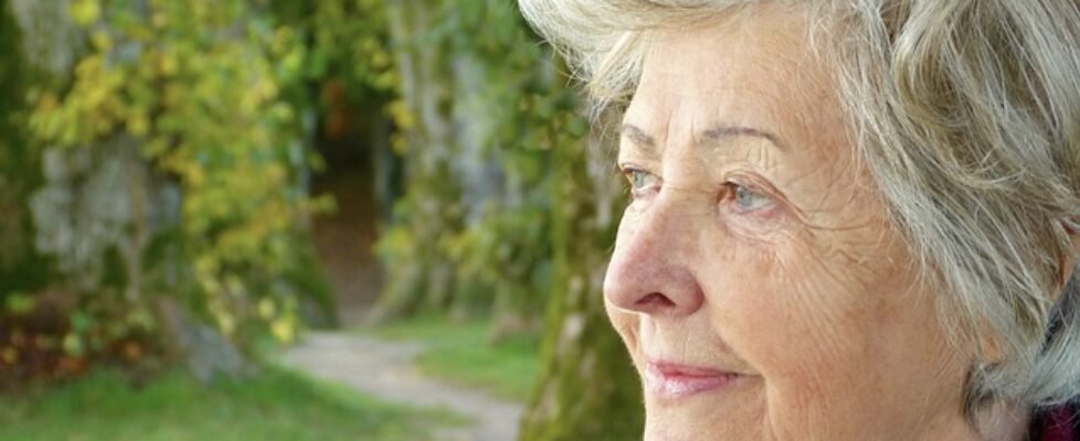 persona mayor, mujer