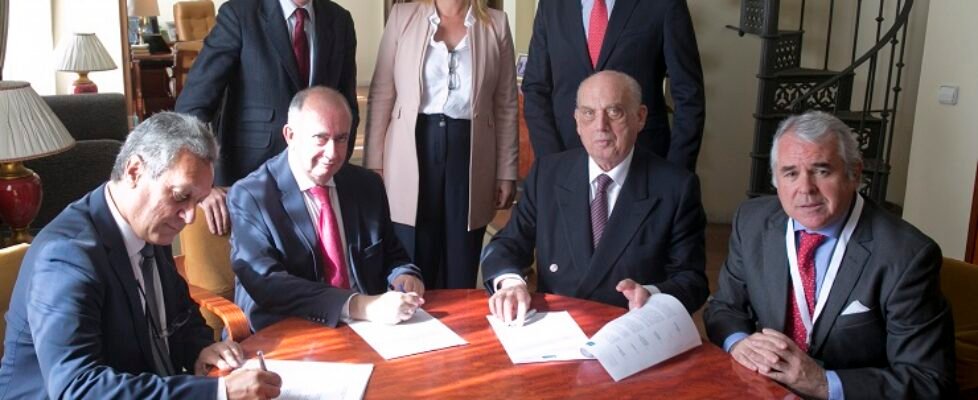 Firma convenio_agresiones_colegio_medicos_malaga