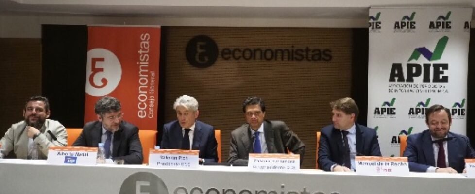 debate consejo general economistas