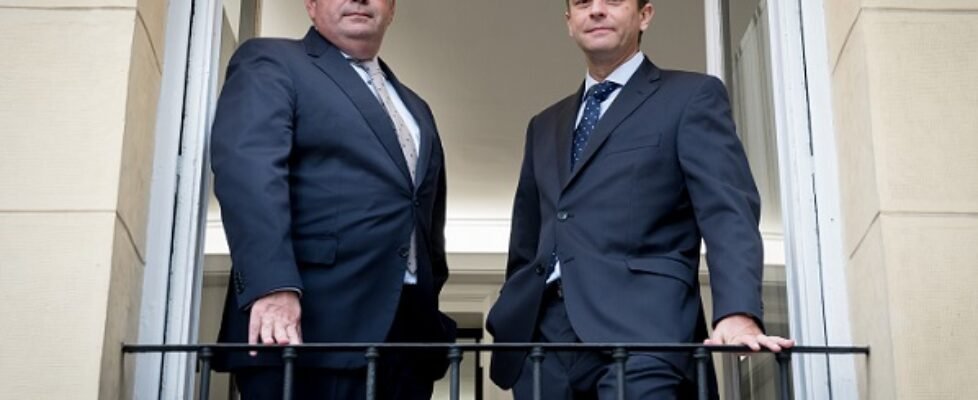 Rafael-Valera-y-Julián-Pascual-Buy-Hold