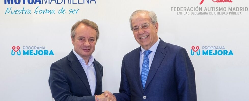 Lorenzo Cooklin, director general de Fundación Mutua, y Manuel Nevado, presidente de la Federación de Autismo Madrid