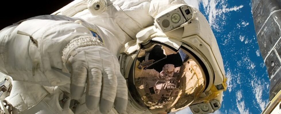 astrinúta, espacio, universo, luna, tierra