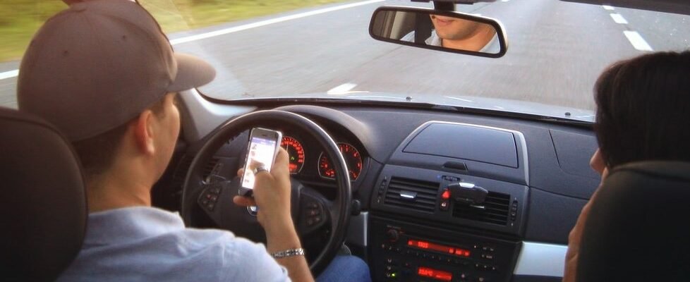 race redes sociales al volante