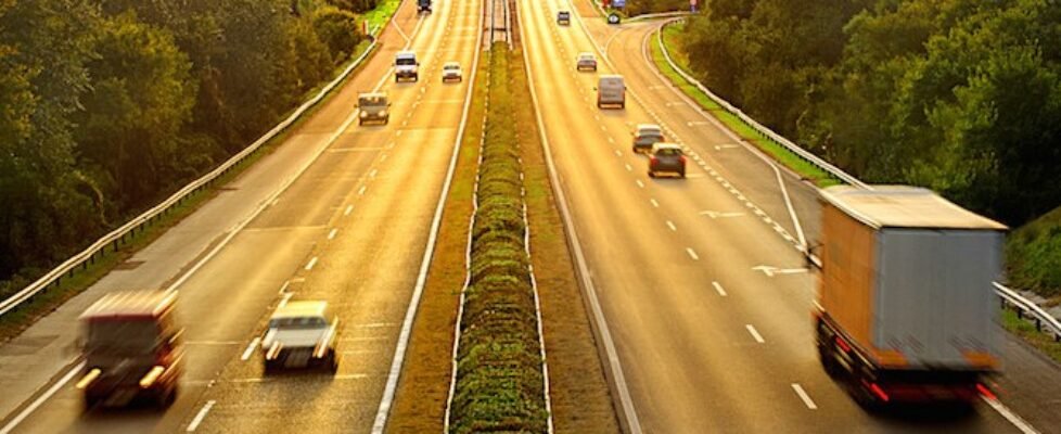 RACE tráfico, autopista, autovía, carretera, autos, camión