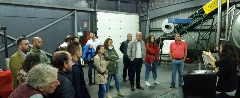 Alumini durante la visita a Adegas Valmiñor