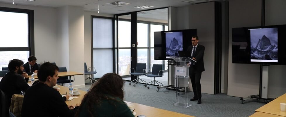 Javier Goizueta, Practice Leade de PEMA Iberia presentando el estudio_