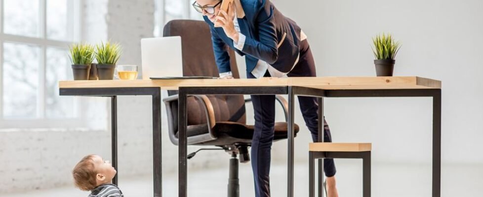 dkv mujer, niño, familia