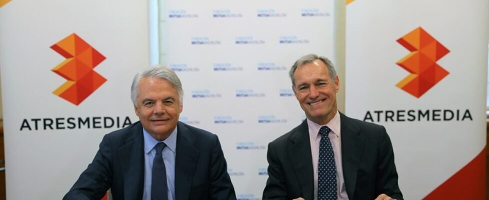 FirmaRenovacion_ToleranciaCero_Ignacio_Garralda(izda)_Silvio_González