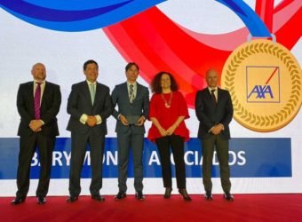 barymont axa Javier Montaraz Director General de Barymont recibe un premio de AXA