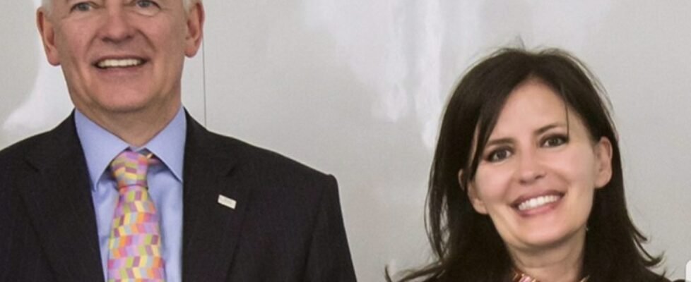 izquierda Simon Culhane CEO del CISI; derecha Rosa Mateus directora del CISI en España