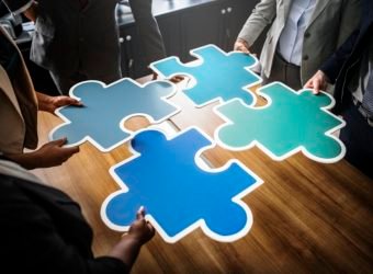 Business people connecting puzzle pieces