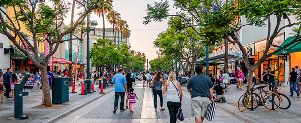mapfre calle ciclista peatón