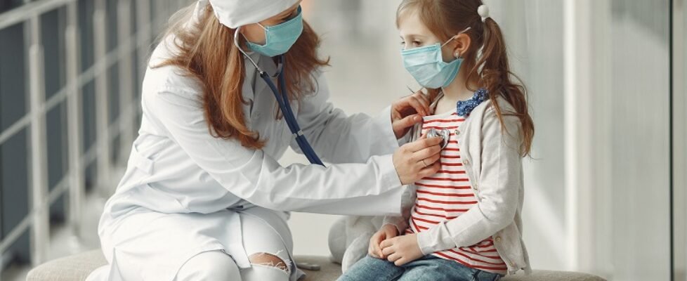 A doctor woman is examinating a child with stethoscope