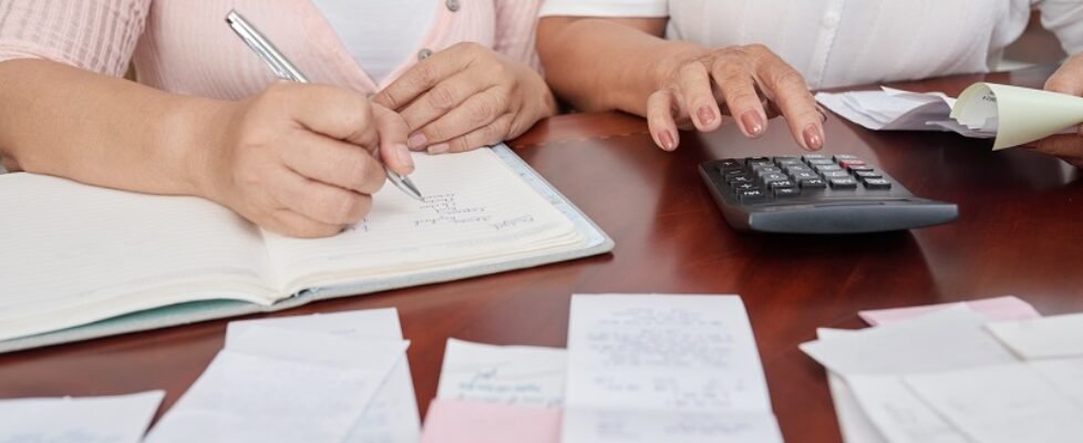 Women Making Calculations