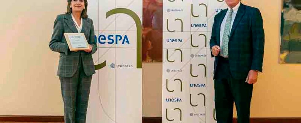 Mirenchu del Valle, secretaria general de UNESPA, y Francisco Belil, vicepresidente Fundación Bertelsmann - 02