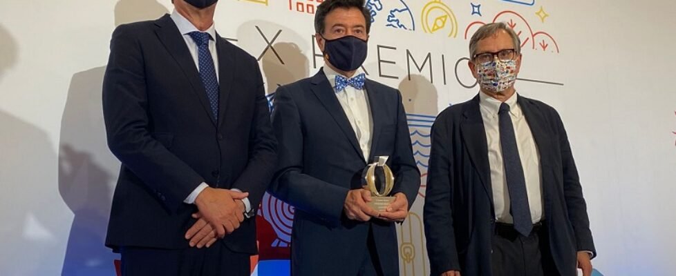 Manuel López, presidente de Grupo InterMundial, acompañado por Juan Marín y Francisco Marhuenda