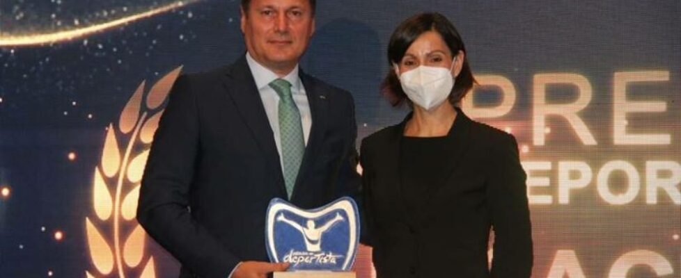 F AXA premio apoyo `paralímpicos