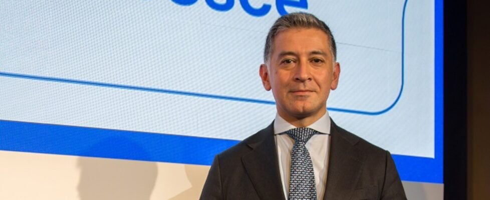 CESCE Carlos Cabrera vertical