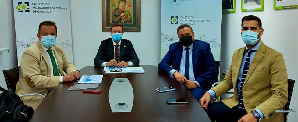 Foto firma convenio plan de carrera ASISA 18-11-2021 (2)