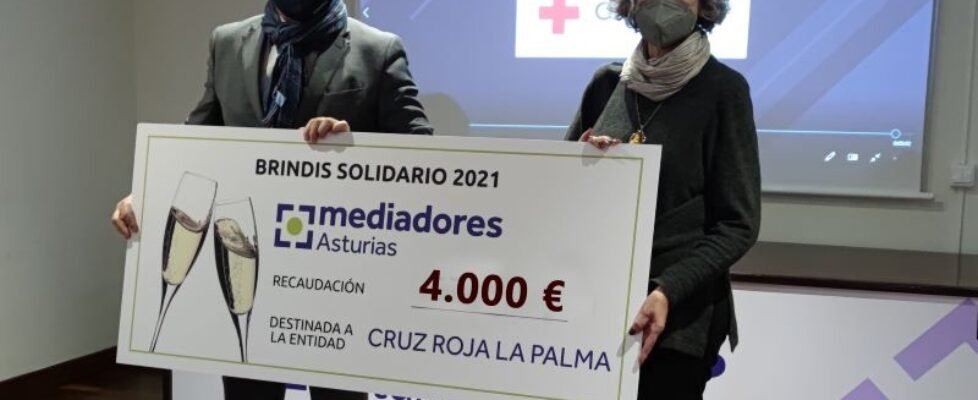 Entrega-Cheque-Brindis-Solidario_2021_ReinerioSarasua-RosaCorujo