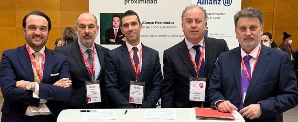 SANTALUCÍA renueva su colaboracion son Senda Vivir Seguros