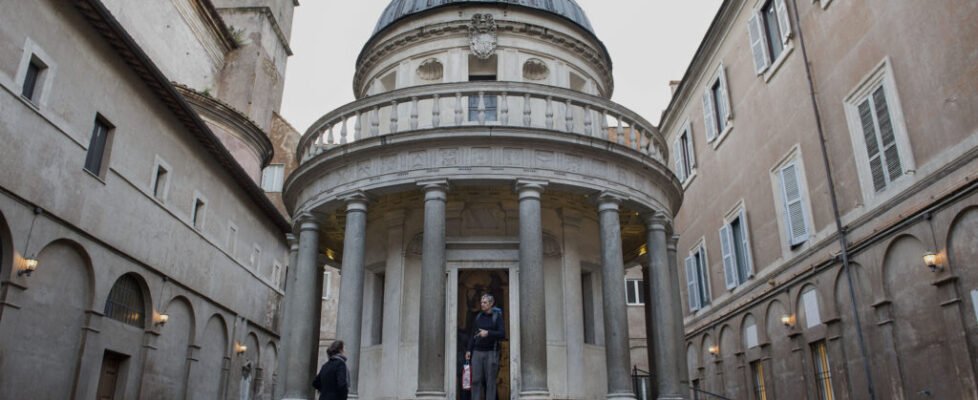 DKV Real academia Roma