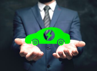 El seguro y la asistencia en carretera se adaptan al auge de vehículos híbridos y eléctricos