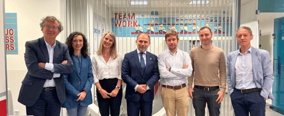 Foto_NP_El Rector de la Universidad de Oviedo visitar ebroker Center