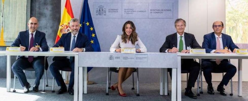 Firma_Cesce_Iberdrola_CaixaBank_BNP Paribas