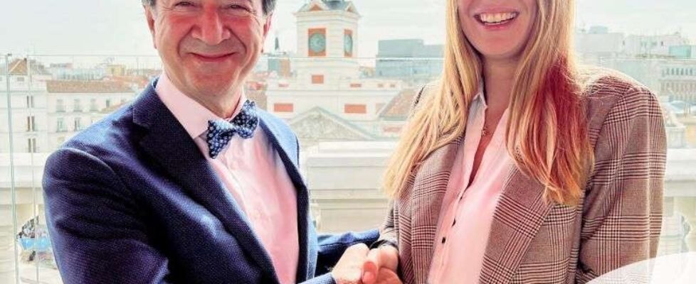 Louise Koefoed, directora de UpperEat, y Manuel López, consejero delegado de Intermundial en Terraza Puertalsol