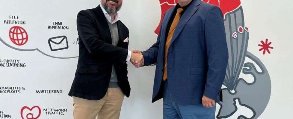 Raul Guillén_TrendMicro & Miguel Thomas_NTTData_b