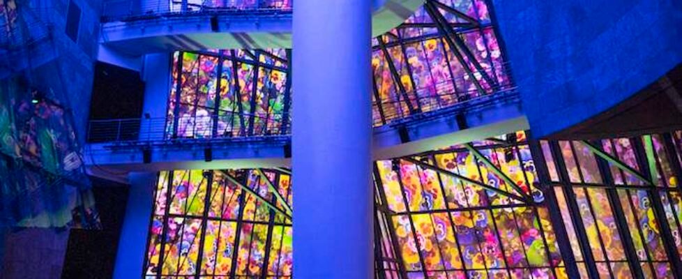 Seguros Bilbao celebra el 25º aniversario del Museo Gug genheim Bilbao patrocinando e l espectáculo ‘Immersions’ copia