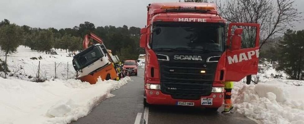 mapfre asistencia nieve camión grúa