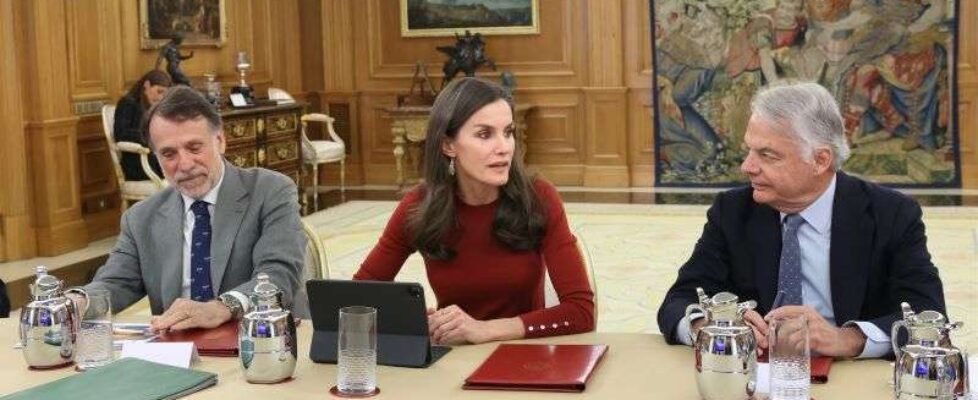 SM la Reina recibe a Fundación Mutua y Atresmedia (1)