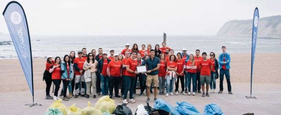 Los empleados de Occident recogen más de 350 kg de residuos en una actividad de voluntariado corporativo