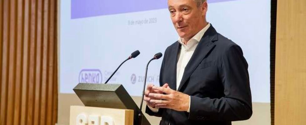 zurich Vicente Cancio durante la presentación de Henka_OK (002)