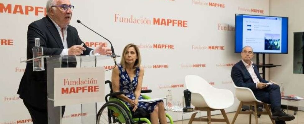 De izquierda a derecha - Pere Navarro, Mar Cogollos y Jesus Monclús (1)