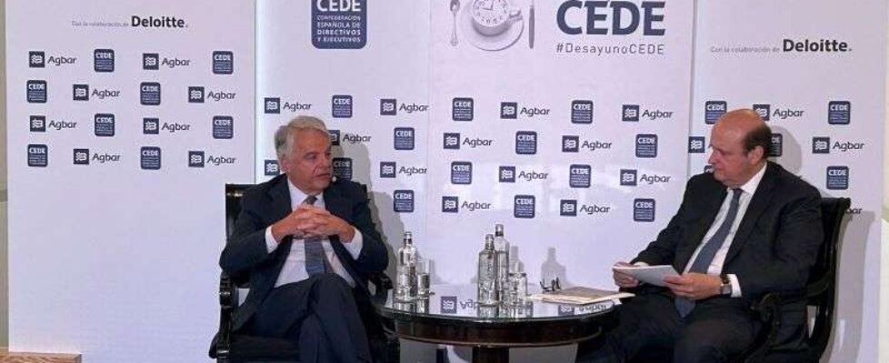 Ignacio Garralda, presidente de Mutua Madrileña (Izq) y Pau Herrera, secretario del patronato de Fundación CEDE copia