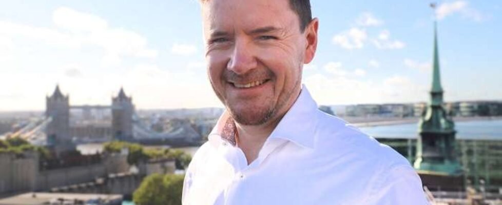 Simon Hawkins Compre