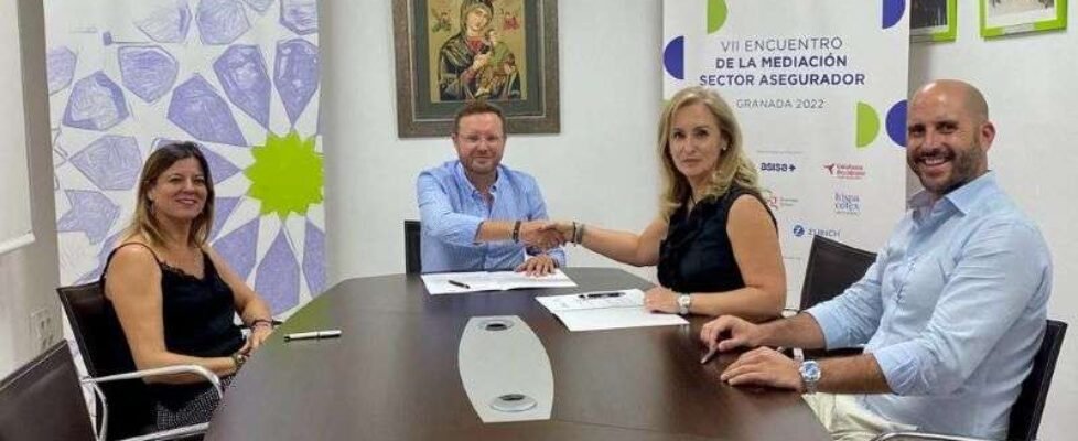 Colegio Granada firma_renovacion_acuerdo_zurich