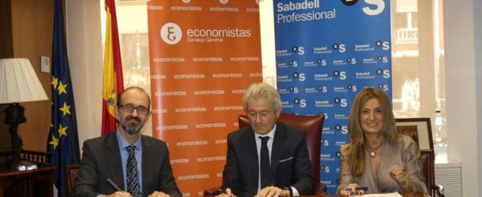 Foto. Momento de la firma Banco Sabadell-CGE. Plan de pensiones para autónomos