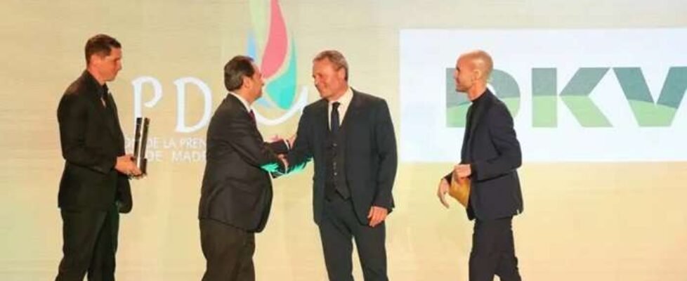 entrega-premio-medicina-y-deporte-dkv-juan jose garcia cota