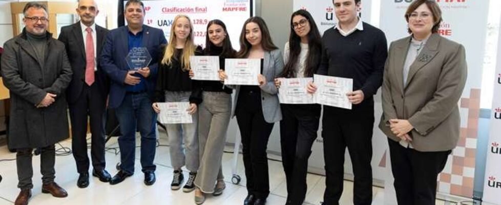 Alumnos de UAX ganadores del Campeonato bugaMAP