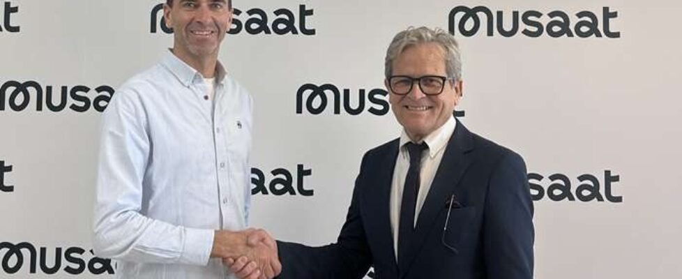 Dani Molina y Antonio L. Mármol - renovación-patrocinio-Musaat