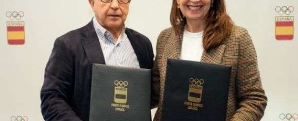 Firma Convenio Sanitas y COE