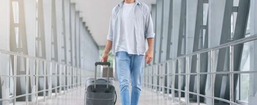 Persona_viaje_maleta