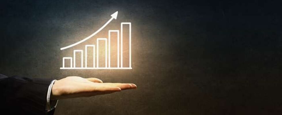 Hand,Of,Businessman,On,Dark,Background,Showing,Glowing,Business,Growth