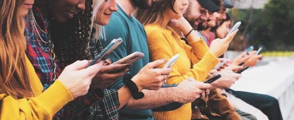 generaciones z milenial- salud mental-digital-redes