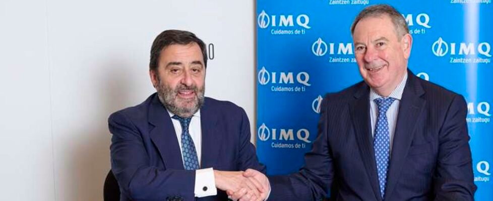 PRESIDENTE ABAO FIRMA CON IMQ