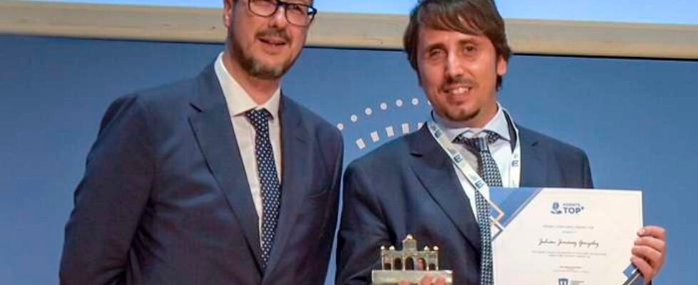 ángel del amo y ganador I concurso agente top-colegio madrid